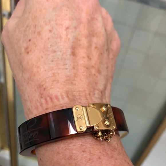LOUIS VUITTON MARBLIZED BRACELET - Picture 5 of 8